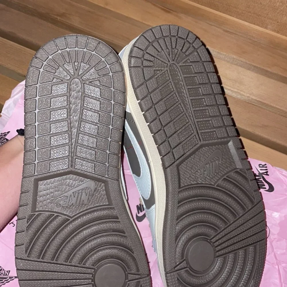 Travis Scott Reverse Mocha - Picture 4 of 9